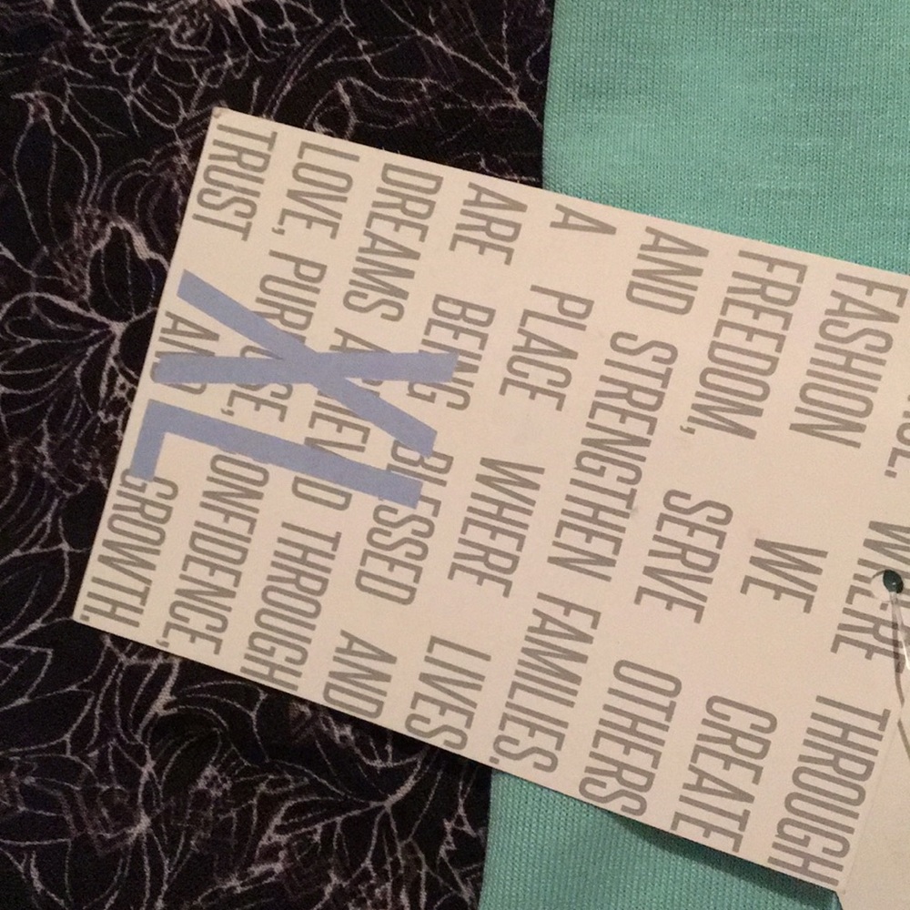 LulaRoe Randy - Picture 4 of 5